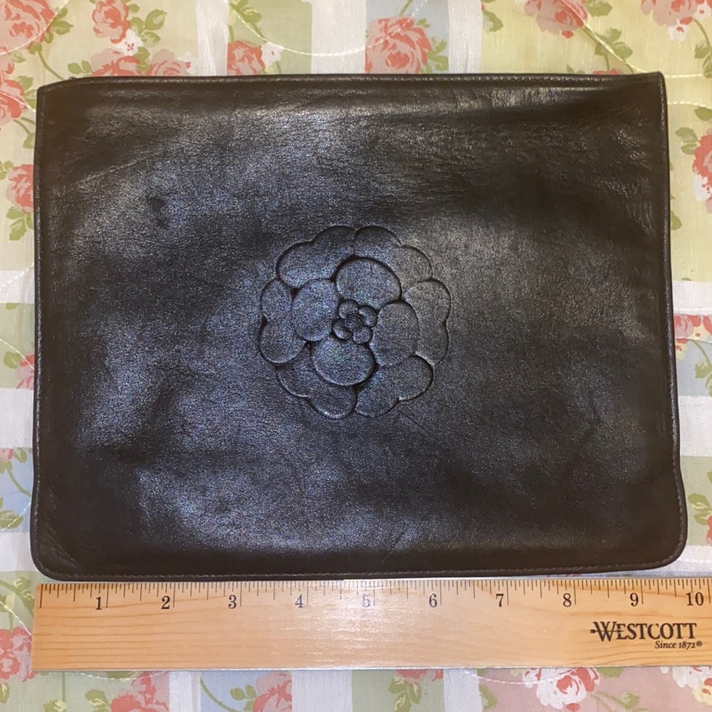 CHANEL 💯% authentic leather huge CC camellia bag